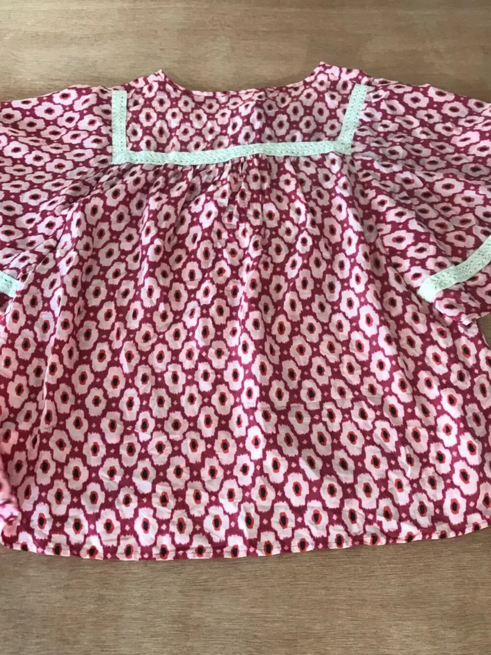 Kate Spade Live Colorfully 100% Silk Top Women M Red Floral Flutter Sleeve Boho